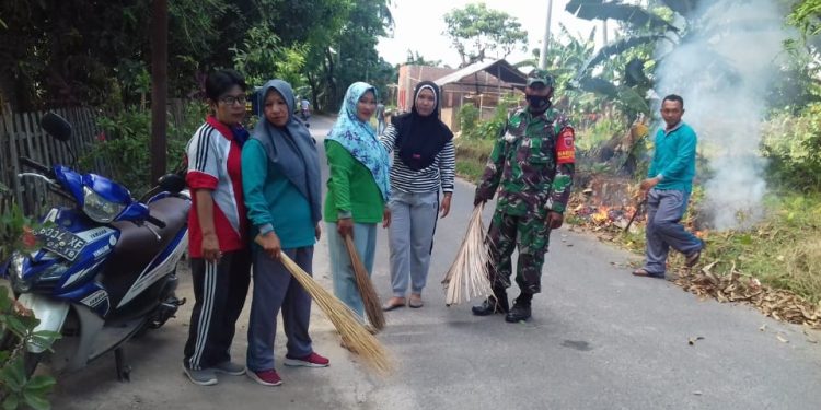 Aksi Bersih Bersih, BABINSA KORAMIL 04/GALSEL 1426 Takalar Melaksanakan Kerja Bakti