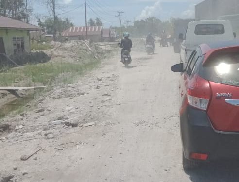 Sepanjang Jalan Utama Radda Masamba Masih di Selimuti Debu