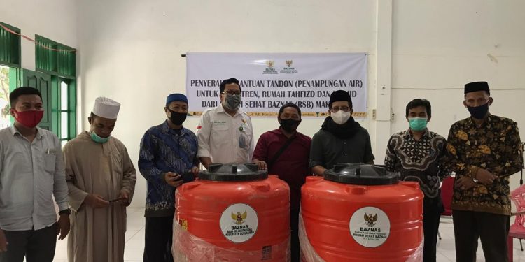 Baznas Bulukumba Bantu Tandon untuk Pesantren