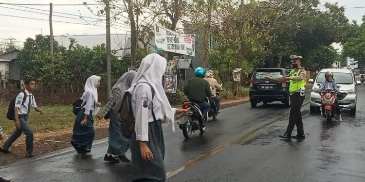 Pengaturan Pagi Satlantas Polres Takalar Sebagai Wujud Pelayanan Prima